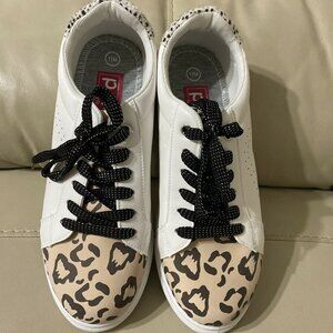 POP Comfort Fit Women Lace up multicolored Cheetah White tennis shoes Sz 11 NOB‎